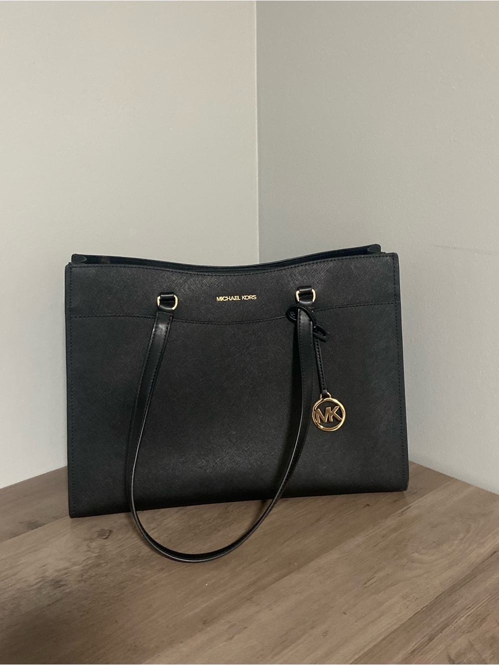 Michael Kors jet set travel Tote with Gold MK Charm